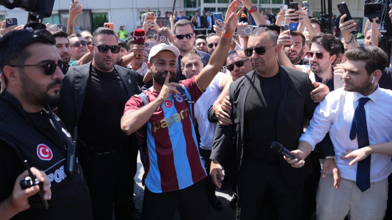 Mohamed Salah’s Istanbul Arrival Puts Trabzonspor at the Center of UAE Football Talk